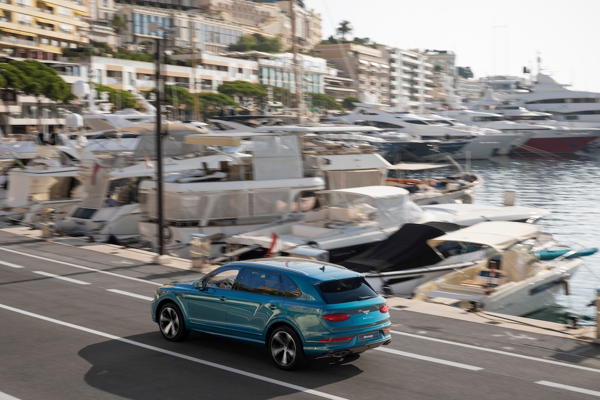 Bentley svela la Bentayga EWB Azure Riviera Collection: lusso ispirato al mondo dello yachting