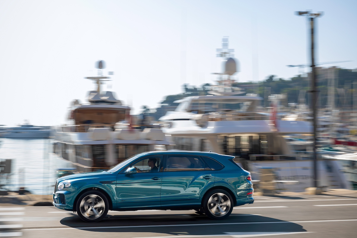Bentley svela la Bentayga EWB Azure Riviera Collection: lusso ispirato al mondo dello yachting