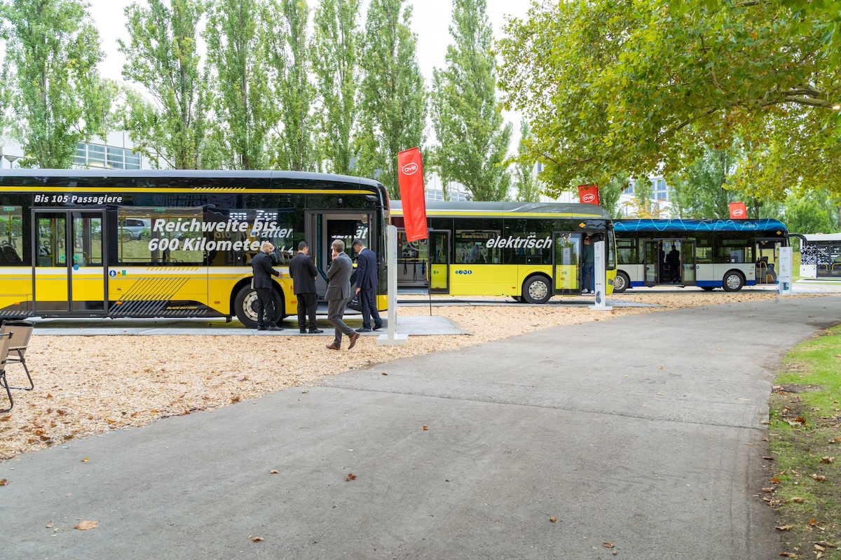 BYD debutta a InnoTrans 2024 con gli innovativi eBus B12, B13 e B18 BYD debutta a InnoTrans 2024 con gli innovativi eBus B12, B13 e B18
