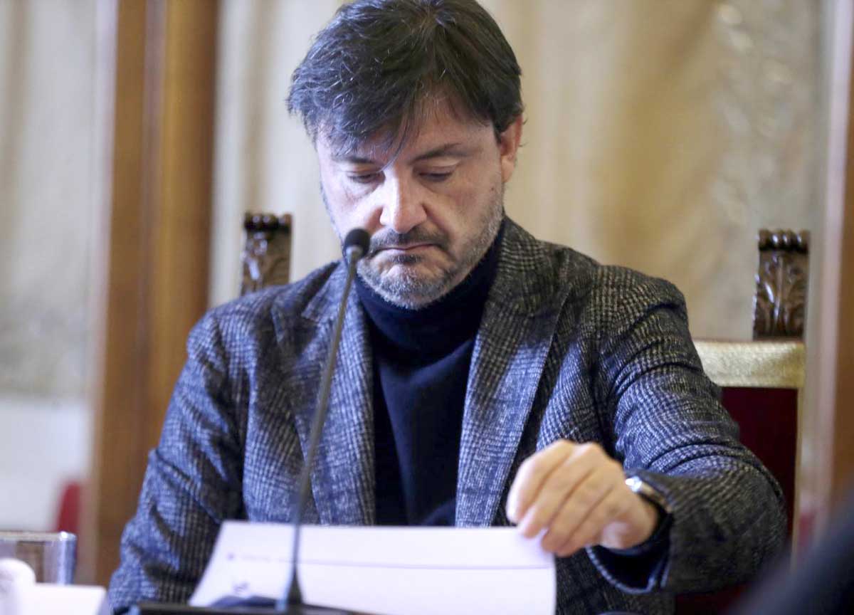 Biglietti Atac a 2 euro, il Comune avverte Regione Lazio: “State scherzando col fuoco, senza aumenti tagli al trasporto” Biglietti Atac a 2 euro, il Comune avverte Regione Lazio: “State scherzando col fuoco, senza aumenti tagli al trasporto”