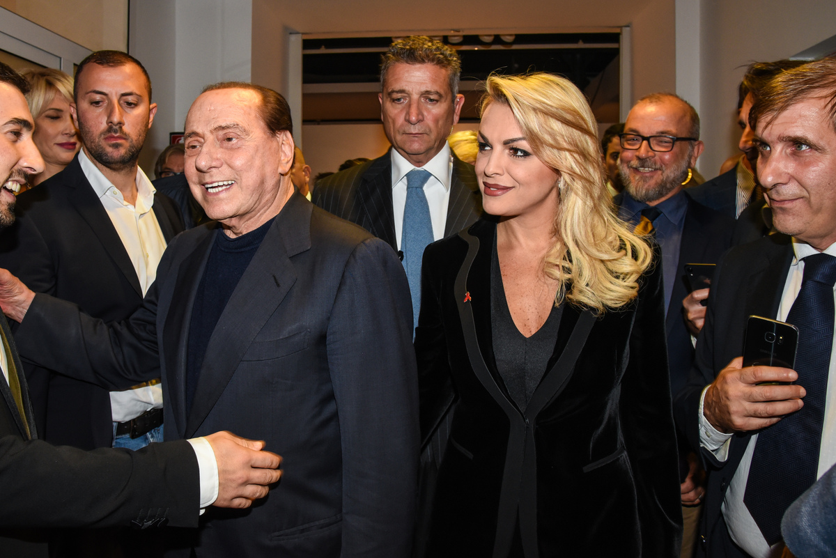 Pascale e il progetto politico sui diritti. L’amica Luxuria: “Quella volta che Silvio mi invitò ad Arcore…” Pascale e il progetto politico sui diritti. L’amica Luxuria: “Quella volta che Silvio mi invitò ad Arcore…”
