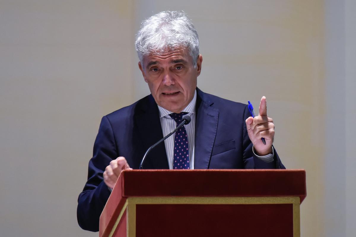 Rai, chi è Roberto Natale: nuovo membro del Cda, ex portavoce di Boldrini e candidato con Vendola nel 2013 Rai, chi è Roberto Natale: nuovo membro del Cda, ex portavoce di Boldrini e candidato con Vendola nel 2013
