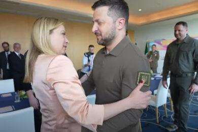 Meloni, confermati gli aiuti a Kiev: ma solo quelli economici. Basta armi a Zelensky