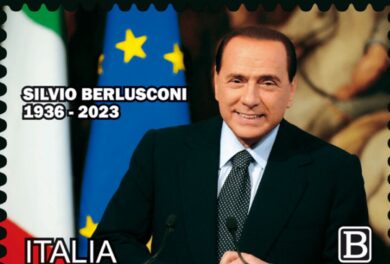 Berlusconi, Poste omaggia il Cav: emesso un francobollo commemorativo nel giorno del suo 88esimo compleanno