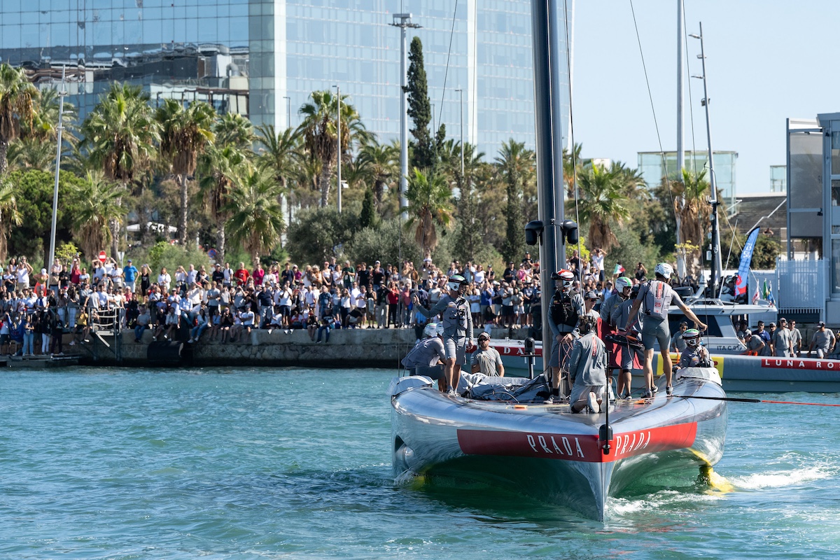 Louis Vuitton Cup,la terza sfida tra GBR e ITA interrotta a causa delle condizioni meteo avverse Louis Vuitton Cup,la terza sfida tra GBR e ITA interrotta a causa delle condizioni meteo avverse