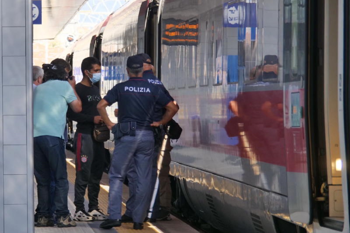 Roma: tifoso del Venezia picchiato a cinghiate da ultras Roma, un arresto e una denuncia Roma: tifoso del Venezia picchiato a cinghiate da ultras Roma, un arresto e una denuncia