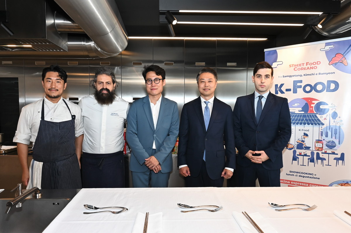 La cucina coreana espressa tipica dello street food di Seul La cucina coreana espressa tipica dello street food di Seul