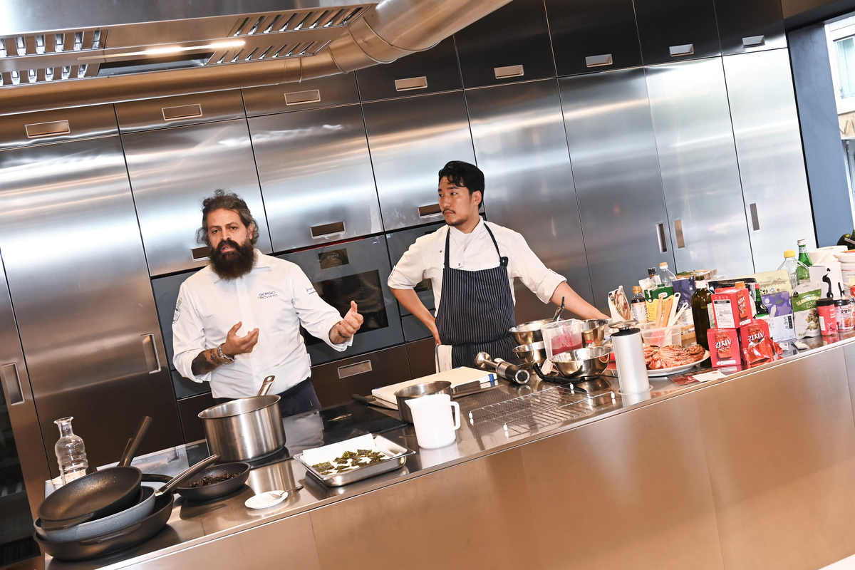 La cucina coreana espressa tipica dello street food di Seul La cucina coreana espressa tipica dello street food di Seul