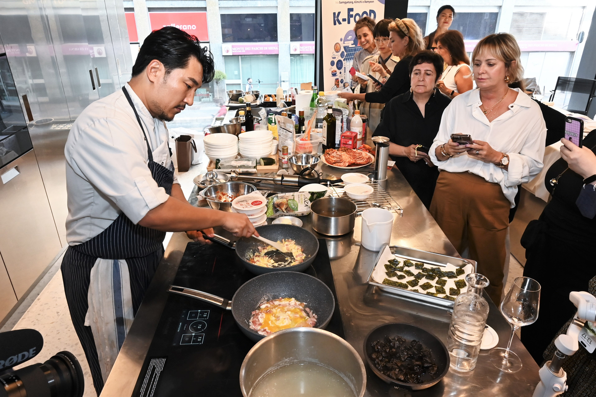 La cucina coreana espressa tipica dello street food di Seul La cucina coreana espressa tipica dello street food di Seul