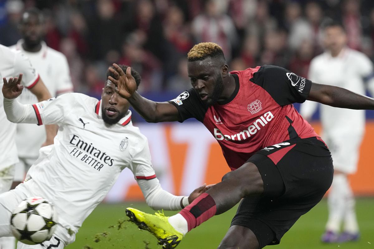 Boniface killer del Milan (ko immeritato col Bayer Leverkusen). Fonseca: “C’era un rigore per noi. Sentivo un arbitraggio contro di noi”” Boniface killer del Milan (ko immeritato col Bayer Leverkusen). Fonseca: “C’era un rigore per noi. Sentivo un arbitraggio contro di noi””