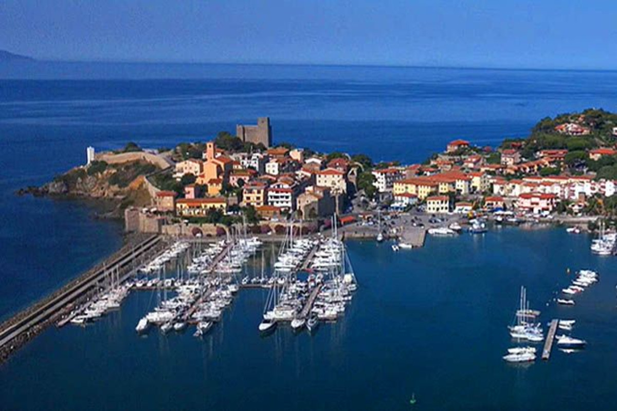 Caso Talamone, faro di Fazzolari sul dossier di Orbetello Caso Talamone, faro di Fazzolari sul dossier di Orbetello