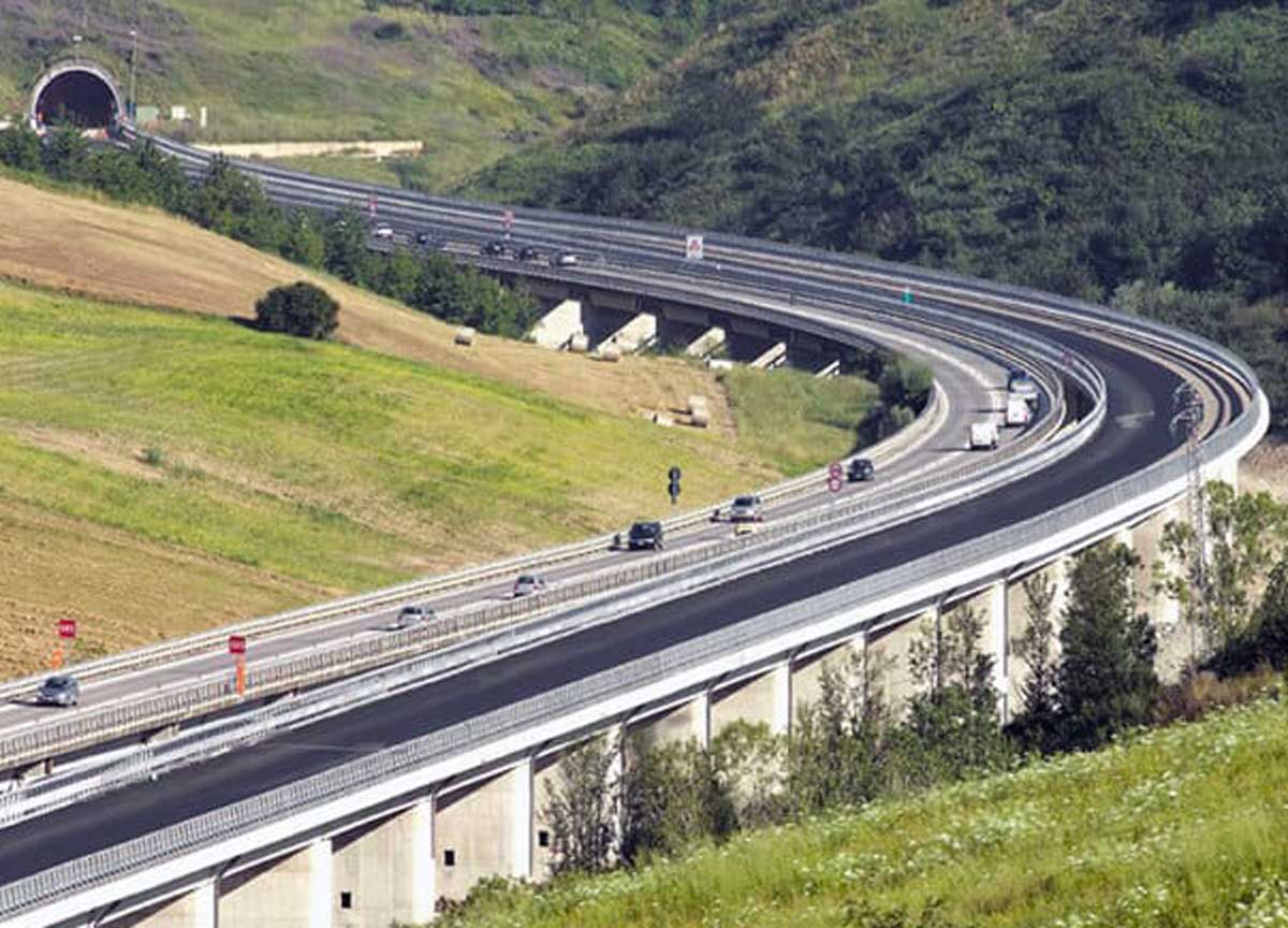 Autostrada Roma-l’Aquila- Pescara: viadotti e ponti sicuri, smentita la revoca Draghi della concessione del 2022