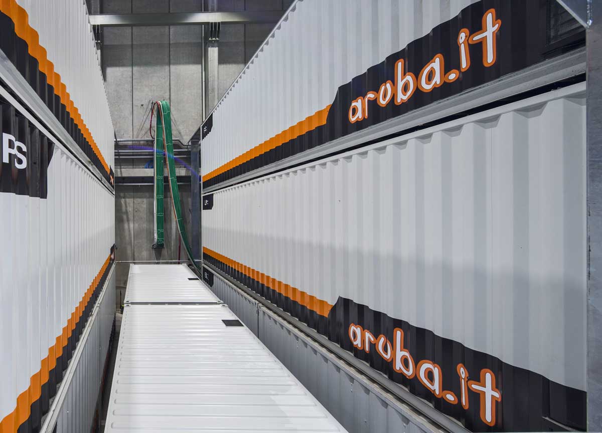 Aruba, l’isola che c’è del cloud accende i super server a Roma. Il data Center al Tecnopolo Tiburtino Aruba, l’isola che c’è del cloud accende i super server a Roma. Il data Center al Tecnopolo Tiburtino