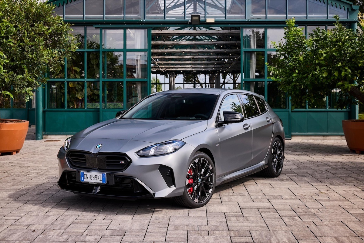 BMW Serie 1: La quarta generazione della compatta premium ridefinisce sportività ed efficienza