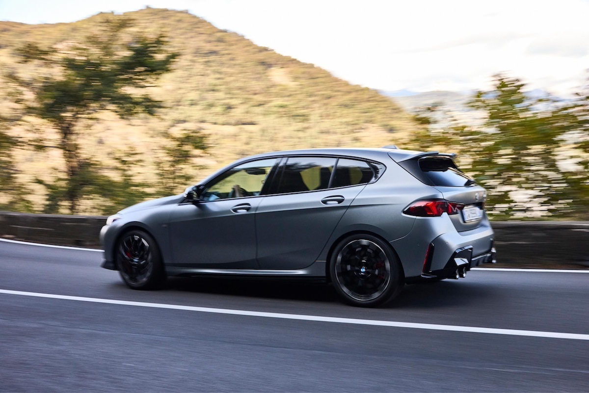 BMW Serie 1: La quarta generazione della compatta premium ridefinisce sportività ed efficienza