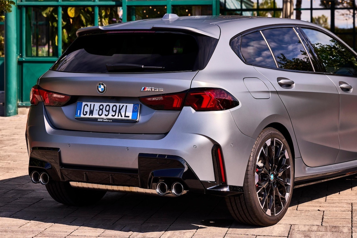 BMW Serie 1: La quarta generazione della compatta premium ridefinisce sportività ed efficienza