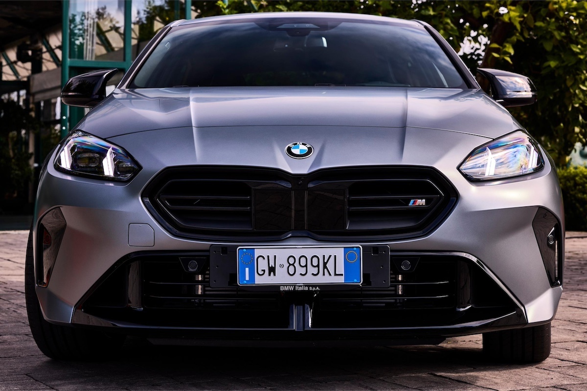 BMW Serie 1: La quarta generazione della compatta premium ridefinisce sportività ed efficienza