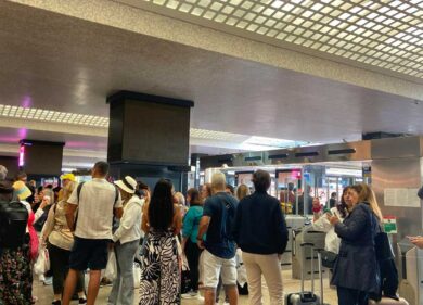Treni, la tempesta perfetta del mattino: guasto tra Termini e Tiburtina, spenti anche i tabelloni dei ritardi