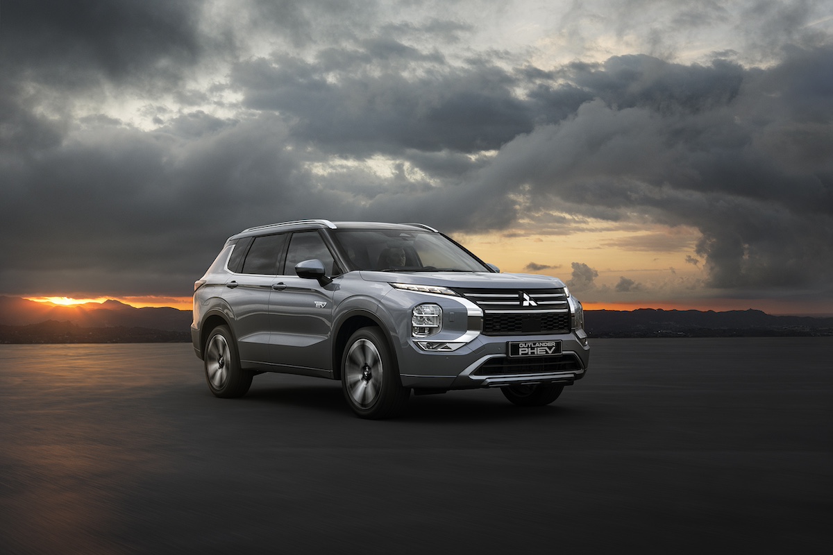 Mitsubishi lancia il nuovo Outlander PHEV: innovazione e design per il mercato europeo Mitsubishi lancia il nuovo Outlander PHEV: innovazione e design per il mercato europeo