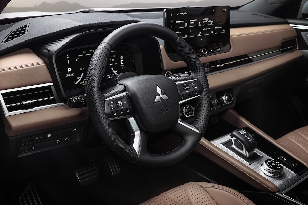 Mitsubishi lancia il nuovo Outlander PHEV: innovazione e design per il mercato europeo Mitsubishi lancia il nuovo Outlander PHEV: innovazione e design per il mercato europeo