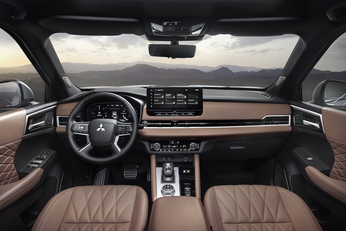 Mitsubishi lancia il nuovo Outlander PHEV: innovazione e design per il mercato europeo Mitsubishi lancia il nuovo Outlander PHEV: innovazione e design per il mercato europeo
