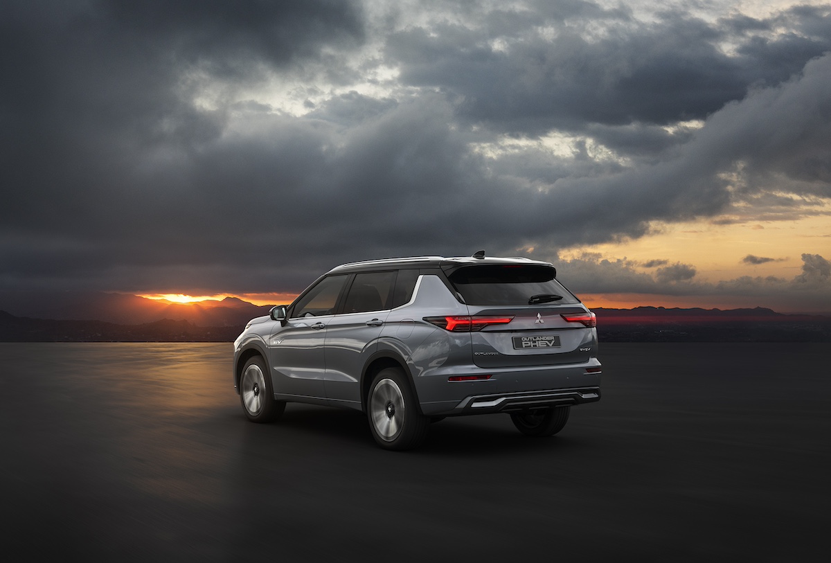 Mitsubishi lancia il nuovo Outlander PHEV: innovazione e design per il mercato europeo Mitsubishi lancia il nuovo Outlander PHEV: innovazione e design per il mercato europeo