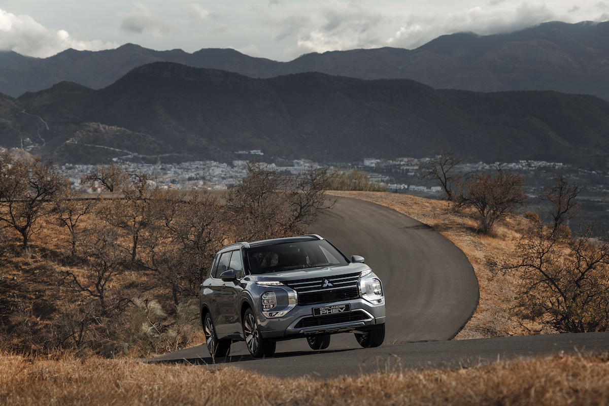 Mitsubishi lancia il nuovo Outlander PHEV: innovazione e design per il mercato europeo Mitsubishi lancia il nuovo Outlander PHEV: innovazione e design per il mercato europeo