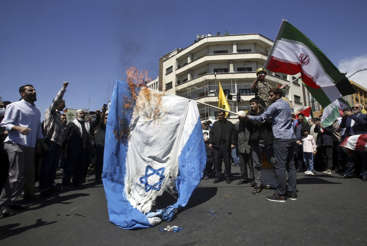 “Guerra, gli Usa dall’impegno diretto a quello indiretto. Svolta di Biden sulla strategia del rapporto con Israele”. “Guerra, gli Usa dall’impegno diretto a quello indiretto. Svolta di Biden sulla strategia del rapporto con Israele”.