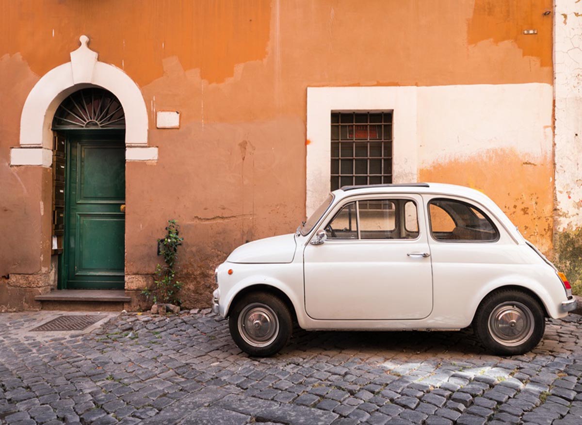Galleria foto 'Le auto costano troppo, la gente non ha soldi. Parco macchine sempre più inquinante, il paradosso della transizione ecologica' - foto 1