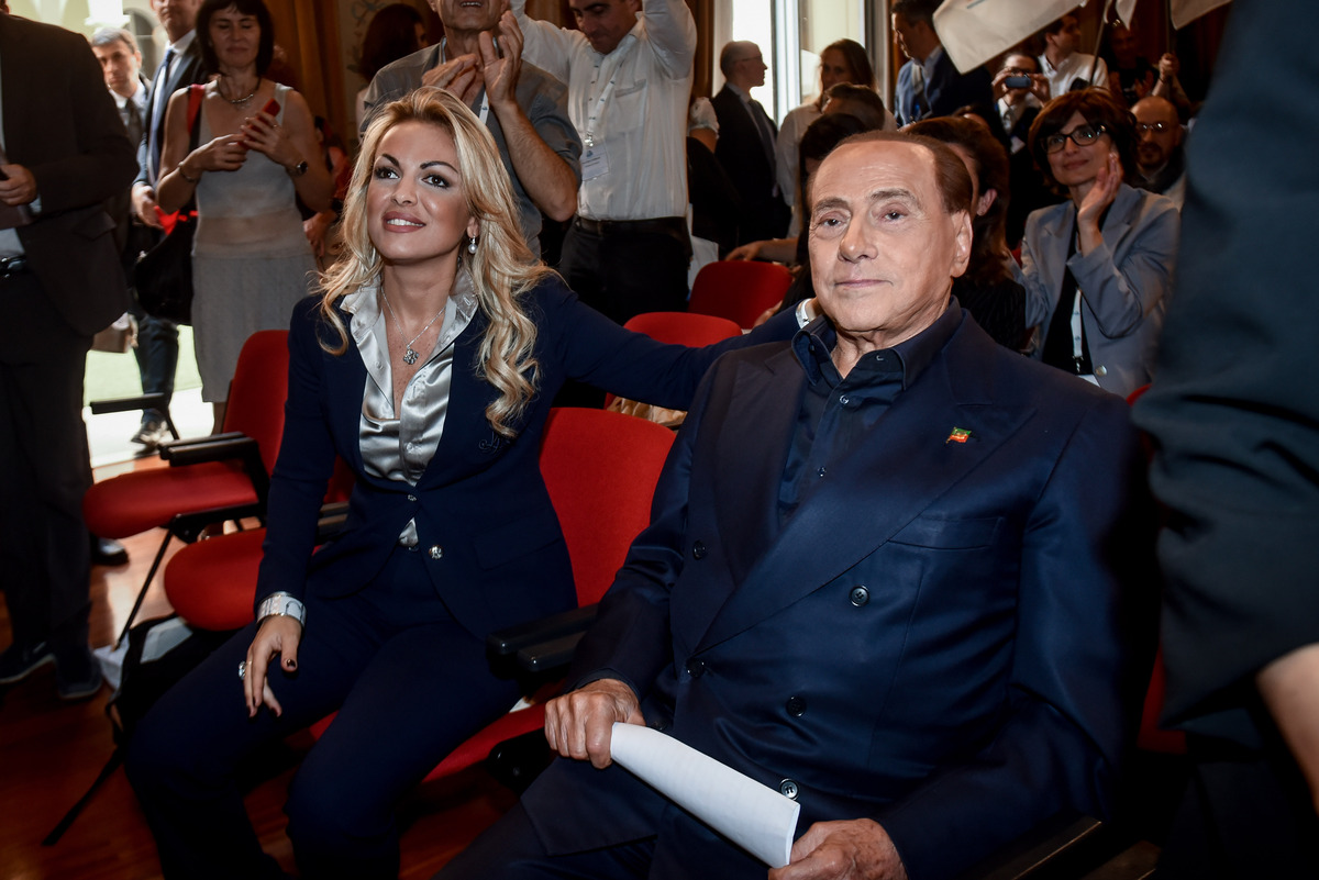 Pascale: “Io estromessa da Ronzulli. Marina o Pierlsivlio si candidono” Pascale: “Io estromessa da Ronzulli. Marina o Pierlsivlio si candidono”