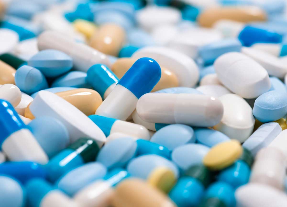 Antibiotici, 11 mila morti l’anno per la resistenza agli antimicrobici. In Italia scatta l’allarme: è una strage