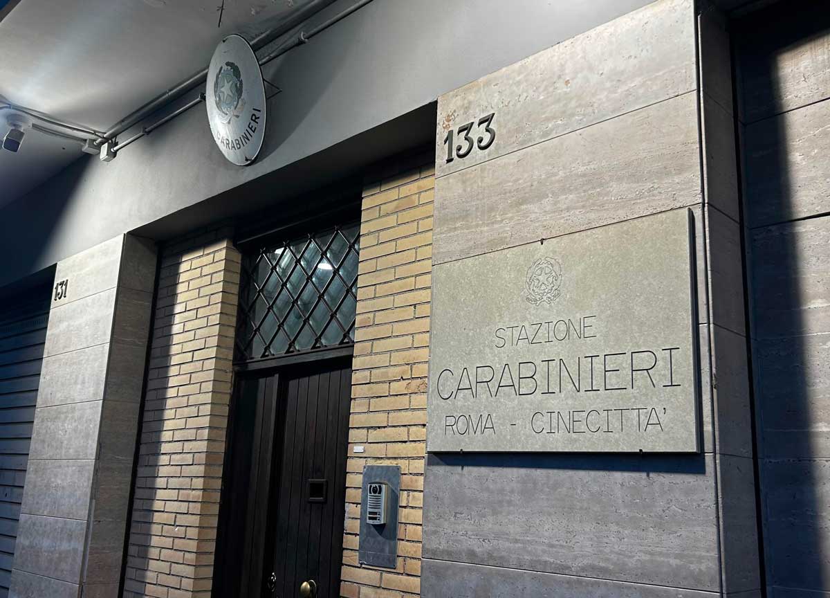 Cinese chiude in casa la compagna, la violenta e registra video delle notti della follia Cinese chiude in casa la compagna, la violenta e registra video delle notti della follia