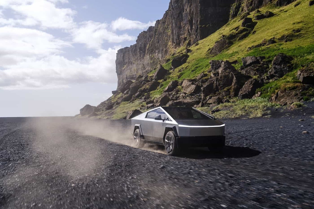 Tesla torna al Salone dell’Auto di Parigi 2024, l’evoluzione elettrica è protagonista Tesla torna al Salone dell’Auto di Parigi 2024, l’evoluzione elettrica è protagonista