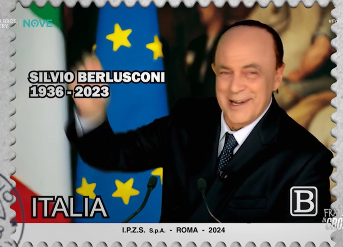 Crozza nei panni ultraterreni di Berlusconi: “Continuano a leccarmi dietro come nella vita” Crozza nei panni ultraterreni di Berlusconi: “Continuano a leccarmi dietro come nella vita”