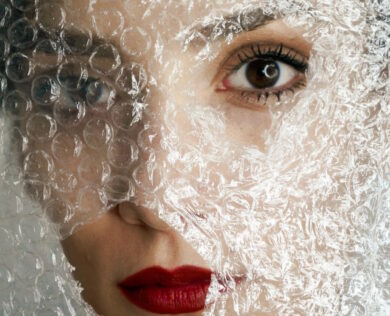 Nanoplastiche, lo studio choc: “Nel cervello umano presente l’equivalente di un terzo di una bottiglia PET”