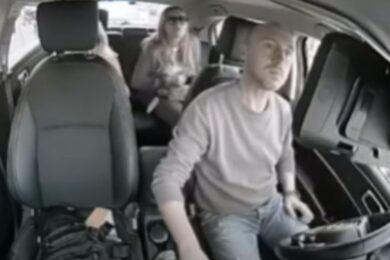 Salgono su un taxi a Milano credendo di essere a Padova. VIDEO