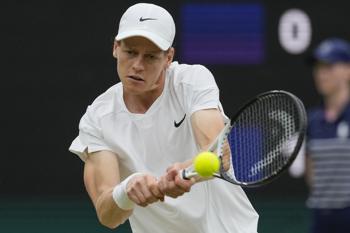 Tennis, Sinner conquista gli ottavi di finale del Masters 100 di Shanghai e poi sorride sul gossip del suo matrimonio Tennis, Sinner conquista gli ottavi di finale del Masters 100 di Shanghai e poi sorride sul gossip del suo matrimonio