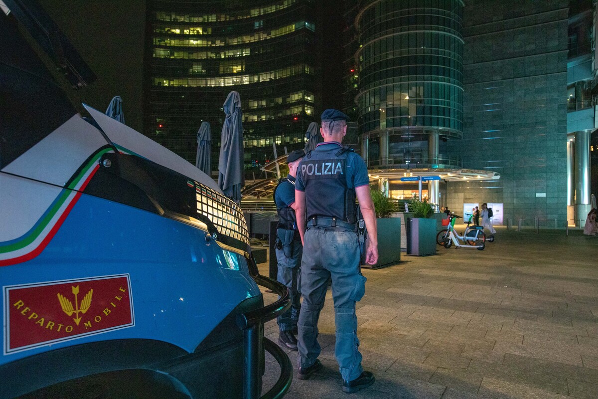 Milano, spara al figlio della compagna dopo una lite: grave un 18enne. Arrestato un 46enne Milano, spara al figlio della compagna dopo una lite: grave un 18enne. Arrestato un 46enne