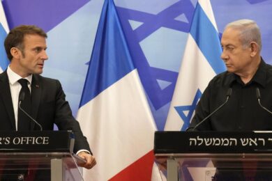 Guerra Israele, attacco terroristico alla stazione dei bus di Bersheeba. L’Iran chiude gli aeroporti: stop ai voli