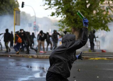 7 ottobre, la paura a Roma. Meloni alla Sinagoga, a piazzale Clodio la direttissima per 4 fermati all’Ostiense