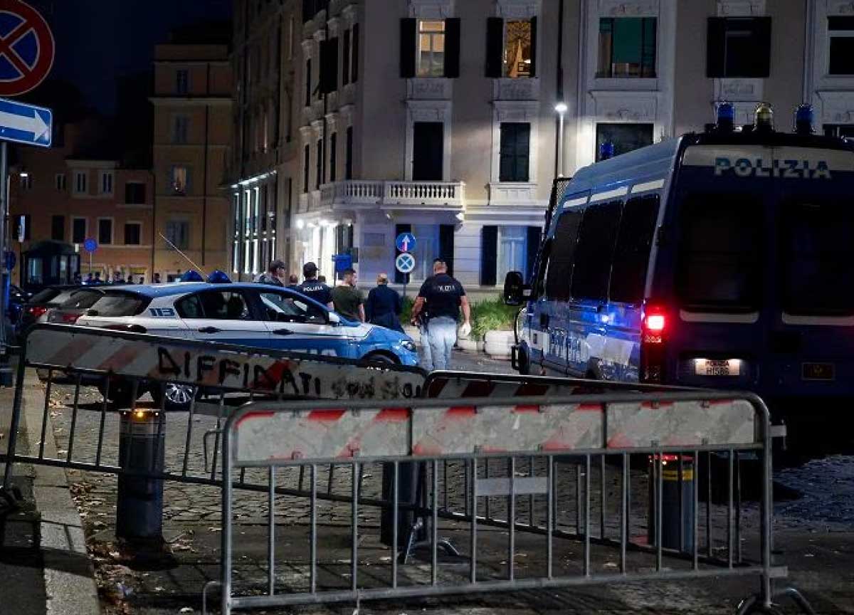 7 ottobre, la paura a Roma. Meloni alla Sinagoga, a piazzale Clodio la direttissima per 4 fermati all’Ostiense 7 ottobre, la paura a Roma. Meloni alla Sinagoga, a piazzale Clodio la direttissima per 4 fermati all’Ostiense