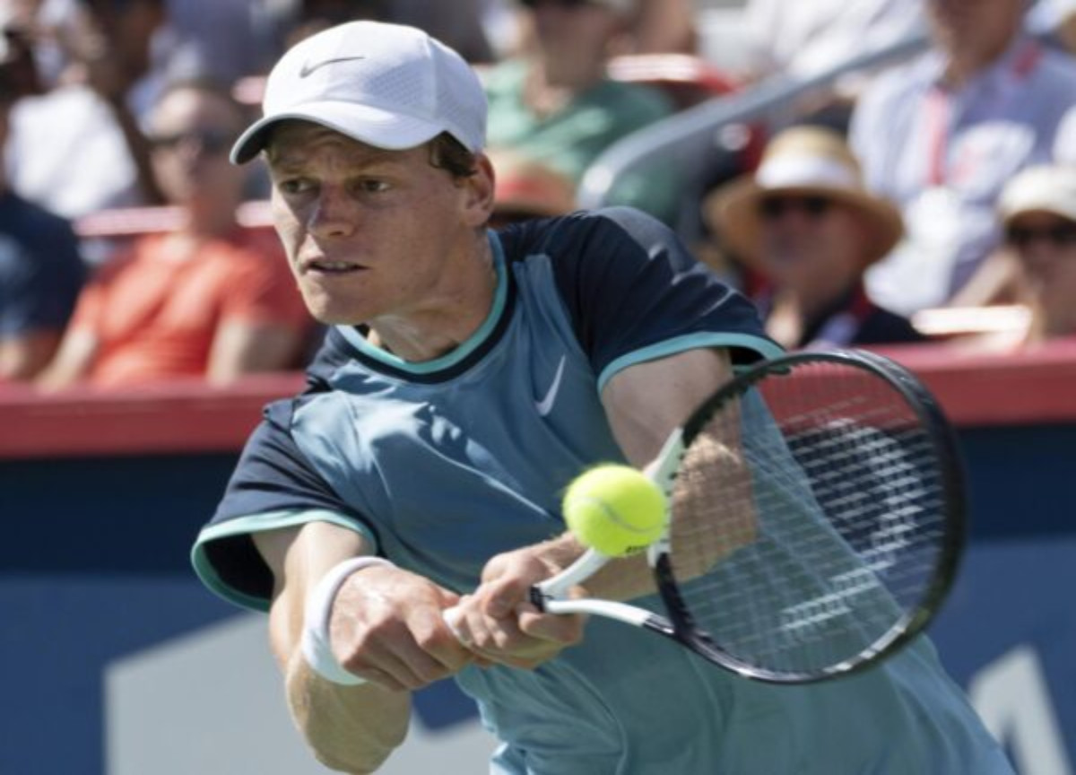 Tennis, Sinner conquista gli ottavi di finale del Masters 100 di Shanghai e poi sorride sul gossip del suo matrimonio Tennis, Sinner conquista gli ottavi di finale del Masters 100 di Shanghai e poi sorride sul gossip del suo matrimonio