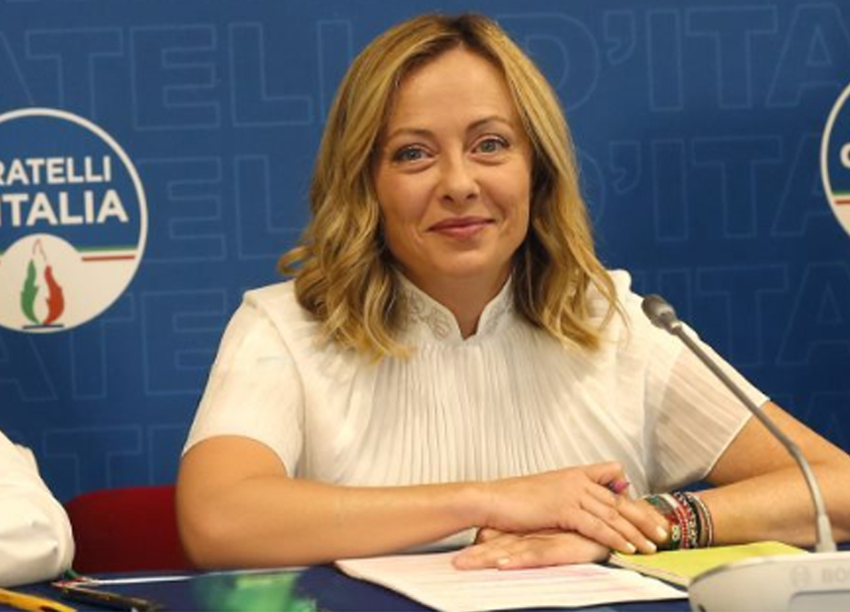 Meloni va a caccia della talpa: “Se devi guardarti le spalle dai tuoi, meglio alzare bandiera bianca”. Le chat diffuse Meloni va a caccia della talpa: “Se devi guardarti le spalle dai tuoi, meglio alzare bandiera bianca”. Le chat diffuse