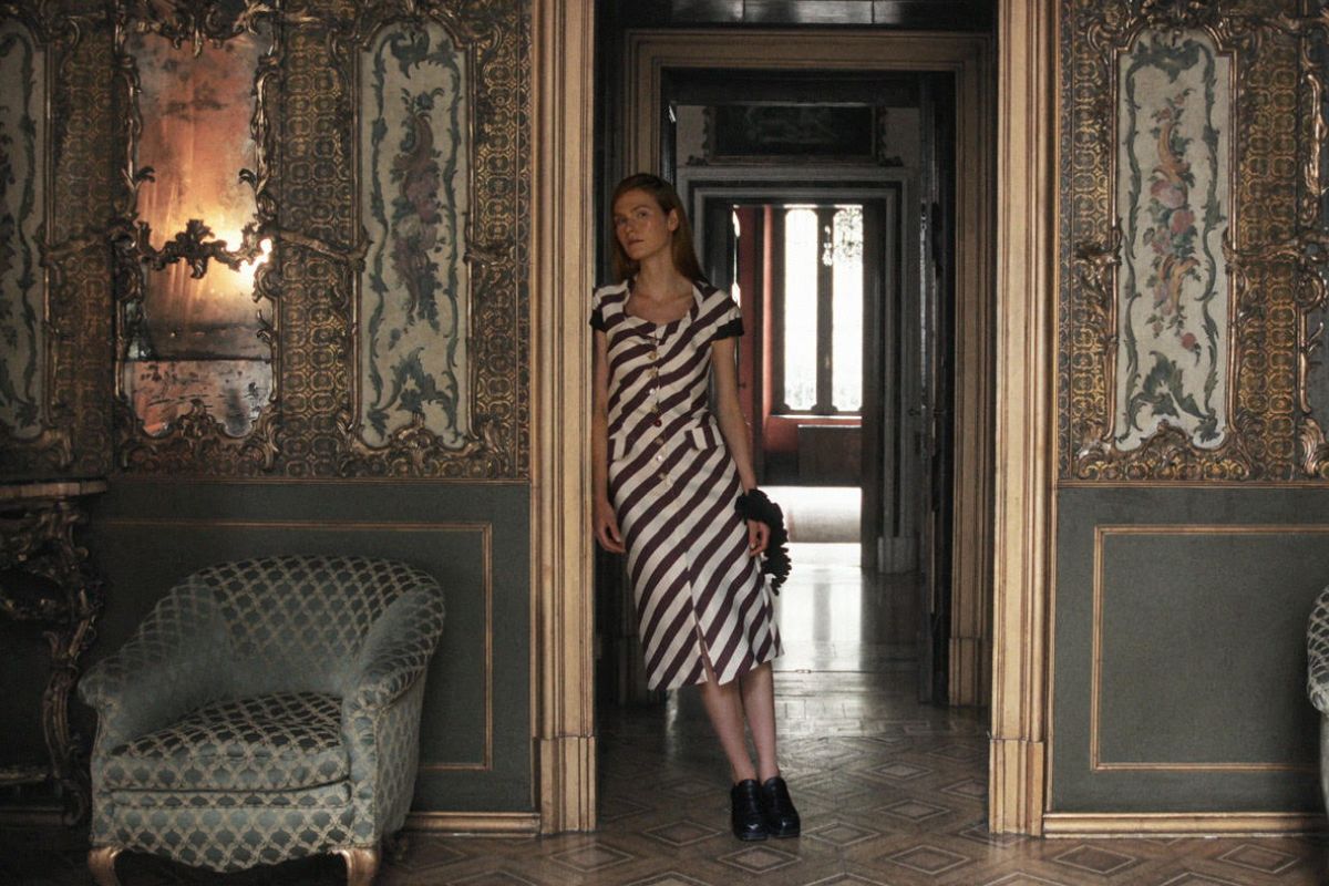 Romeo Gigli: l’eleganza che incanta alla Parigi Fashion Week Romeo Gigli: l’eleganza che incanta alla Parigi Fashion Week