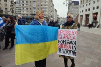 Primo anniversario della strage di Hamas: centinaia di persone a Milano. FOTO