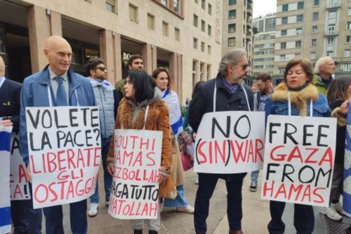 Primo anniversario della strage di Hamas: centinaia di persone a Milano. FOTO