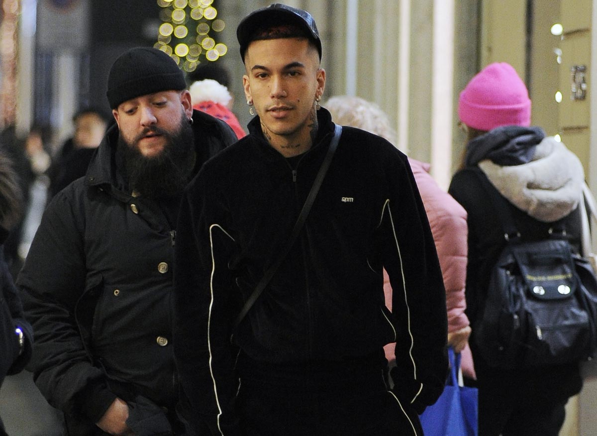 Sfera Ebbasta, Cupido vale 3 milioni di euro ma il rapper non si ferma: nasce la nuova holding. Ecco tutti gli affari del cantante Sfera Ebbasta, Cupido vale 3 milioni di euro ma il rapper non si ferma: nasce la nuova holding. Ecco tutti gli affari del cantante