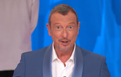 Super gaffe da Amadeus, il concorrente sbaglia in diretta il nome della fidanzata… la sua faccia dice tutto. VIDEO