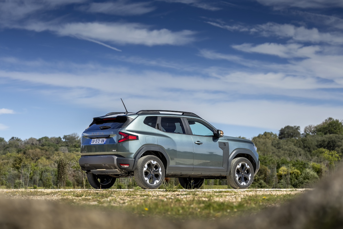 Nuovo Dacia Duster 4×4: il SUV democratico che guarda al futuro, ora con trazione integrale e tecnologia mild hybrid Nuovo Dacia Duster 4×4: il SUV democratico che guarda al futuro, ora con trazione integrale e tecnologia mild hybrid