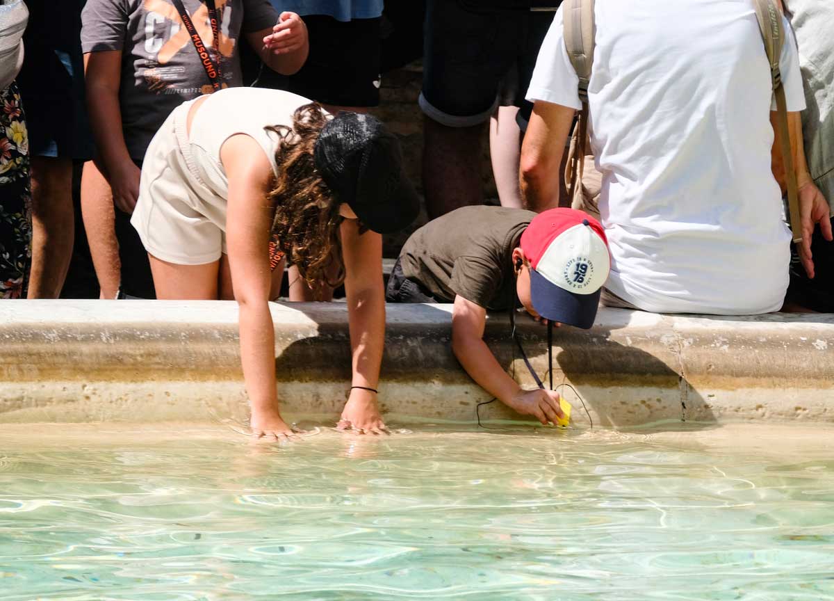 Fontana di Trevi, parte il cantiere. Gualtieri affonda l’idea del numero chiuso dell’assessore Onorato